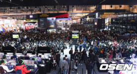 [사진]게임 팬들로 가득한 2017 지스타,수능연기도 문제없다