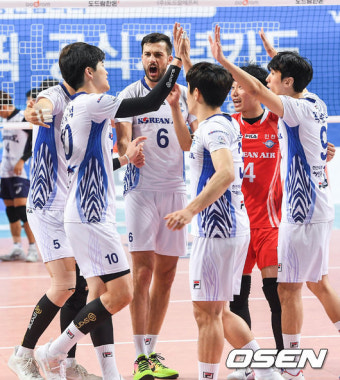 [사진]대한항공,'우리카드 3-0 완파'