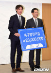 [사진]홍명보 이사장,축구발전기금 꿈나무 위해 잘 쓰겠습니다