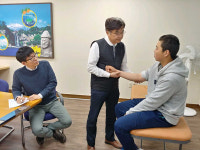 [사진]서귀포 전지훈련단 현장의료봉사에서 진료중인 박진영 원장