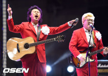 [사진]장미여관,레드로 강렬하게