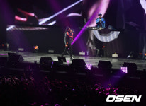 [사진]팬들의 뜨거운 환호를 받는 투 체인즈