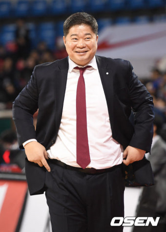 [사진]실소 짓는 현주엽 감독,'저게 들어가네'