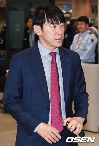 [사진]신태용 감독,'진지한 표정으로 귀국'