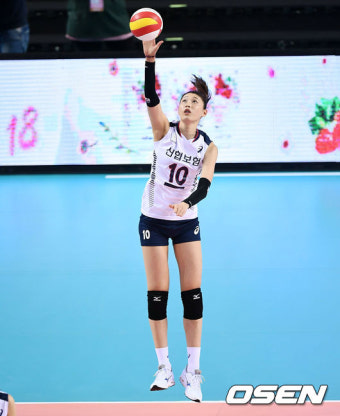[사진]김연경, '서브는 정확하게!'