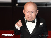 81cm 배우 베른 트로이어, 49세로 별세..알콜 중독 자살 추정 [종합]