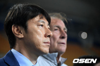 [사진]신태용 감독, '결연한 눈빛'