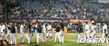 [사진]하이파이브 나누는 한화, '3연승에 단독 2위까지'
