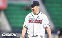 [사진]환한 미소 유희관,두산 수비 정말 좋아