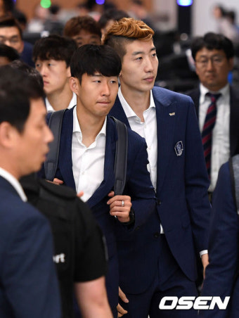 [사진]손흥민-조현우,'16강 진출 실패 아쉬움 뒤로하고'