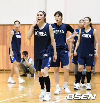 [사진]여자 농구 대표팀,'힘찬 기합'
