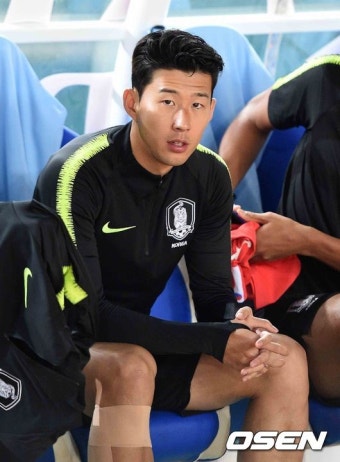 [사진]손흥민,'AG 승리 벤치에서 지켜봅니다'
