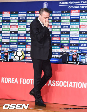 [사진]파울루 벤투 감독,'韓축구대표팀 첫 발걸음'
