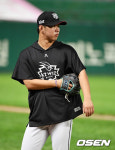 [사진]경기 지켜보는 김태오
