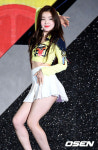 [사진]레드벨벳 아이린, 인형이 춤을 추네