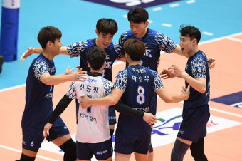 우리카드, 대한항공에 역전승...조 1위로 KB와 4강 격돌