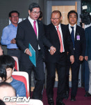 [사진]박항서 감독.김학용 의원 손잡고 국회 입장