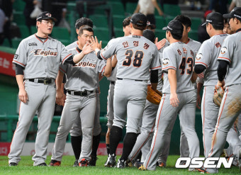[사진]'SK 상대 8:2 승' 2위 탈환 노리는 한화
