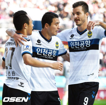 [사진]선제골 문선민,'FC서울 잡아보자'