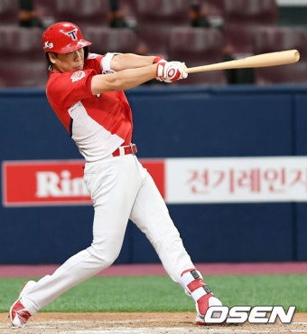 유재신, 김광현 상대 만루홈런... 개인 통산 1호 홈런
