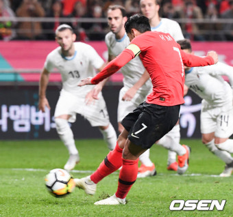 [사진]페널티킥 실축하는 손흥민