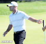 [사진]5번홀 버디 퍼팅 성공한 아이언 아머