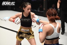 ‘승리 후에도 공부’ 독기 품은 심유리가 ROAD FC 선수로 살아가는 법