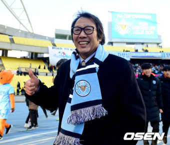 [사진]조광래 대표이사,'저희 대구FC가 해냈습니다'