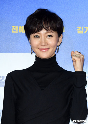 [사진]염정아,'예서 엄마의 우아한 파이팅'