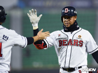 김태형 감독 "페르난데스, 지금 타선에서 가장 감 좋은 타자" [현장 톡톡]