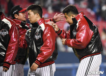 [사진]류중일 감독,이우찬! 오늘 정말 잘 던졌어