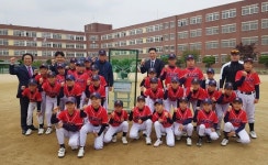 이승엽재단, 율하초·경상중에 피칭머신 기증