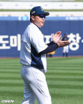 [사진]이동욱 감독,'좋아 좋아! 오늘 연패탈출 해보자'
