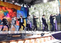 방탄소년단, 美 굿모닝 아메리카 서머콘서트 단독 첫 무대..라이브 열광 [공식]