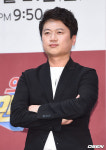 [사진]박문성 해설위원,'전략이사의 진지한 눈빛'