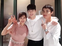 진범 유선X오민석, 시사회 찾은 홍종현과 인증샷 바쁜 일정 중에 고마워 [★SHOT!]