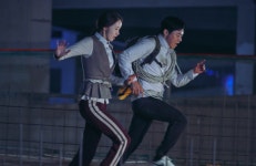 조정석X윤아 엑시트, 짠내 폭발 가스테러 탈출기[Oh!쎈 리뷰]