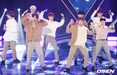 [사진]엑스원(X1),더쇼 1위 공약 안경쓴채 귀여운 무대