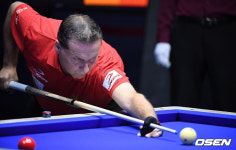 [사진]결승전 치르는 에디 멕스