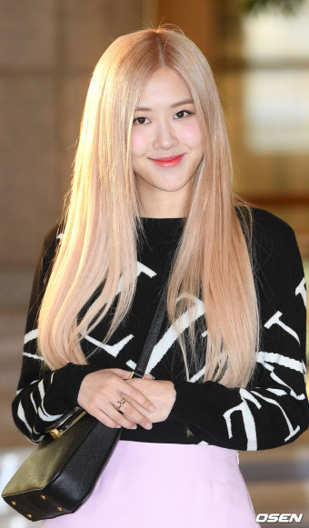 [사진]블랙핑크 로제,'심쿵 눈맞춤에 상큼 미소까지'