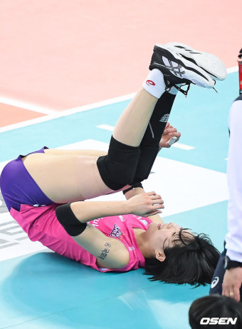 [사진]쓰러진 이재영,'아이고! 오늘 안 풀리네'