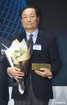 [사진]히든 히어로 상 수상한 순천중앙초등학교 정한균 감독