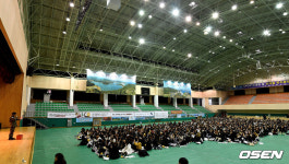 [사진]인피니트 성규, 전역 직후 천여명 팬들과 훈훈한 만남