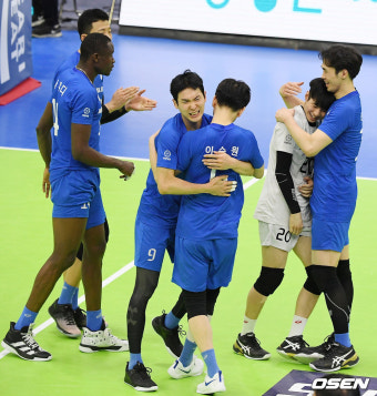 [사진]현대캐피탈,'한국전력과 풀세트 접전끝에 승리'
