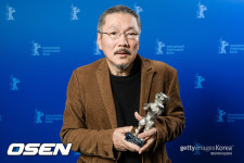 홍상수, 봉준호 이어 낭보..韓영화 역대 첫 은곰상:감독상 수상(종합)[70회 베를린영화제]