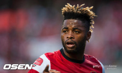 임금 삭감 거부 후 방출 송, 구단 상대 법적 대응 예고...권리 지킬 것