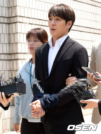 '집단성폭행' 정준영·최종훈, 피고인 신문 비공개 전환 
