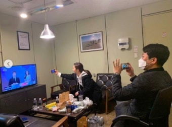 조충현, 개표방송 진행 “늦은 시간까지 스케줄 함께 해준 고마운 ︎김민정”[SHOT!]