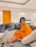 마마무 화사, 걸그룹 브랜드 평판 1위의 집콕..주황 추리닝도 찰떡 소화[★SHOT!]