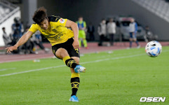 [사진]김보용,예리하게 올리는 크로스